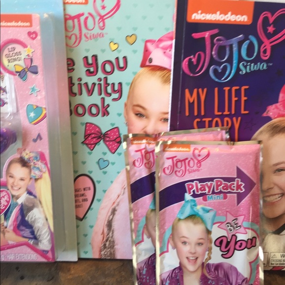 JoJo Siwa Makeup and Book Set - Picture 3 of 9